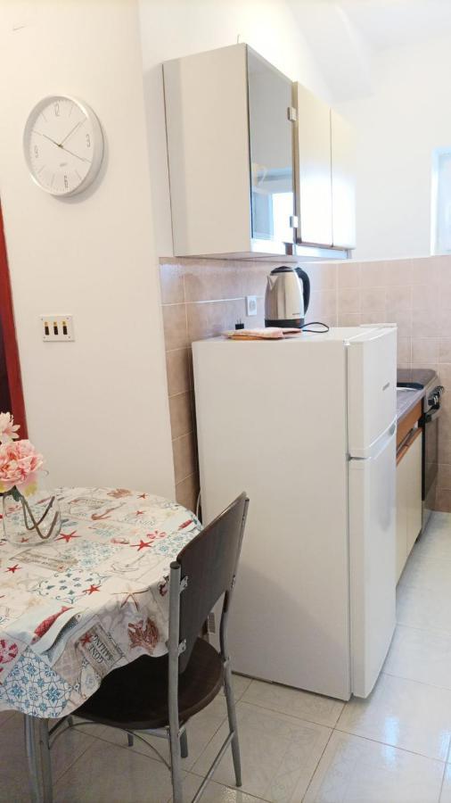 Cvita Olive 1 Brodarica (Sibenik-Knin)